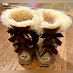 UGG Bailey Bow II in the "Chestnut"
